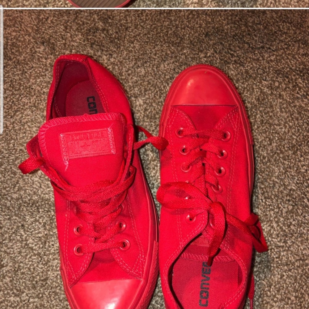 Converse All red
